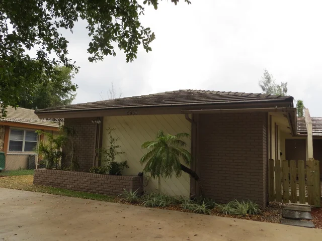 3700 Riverside Dr # 1, Coral Springs FL 33065