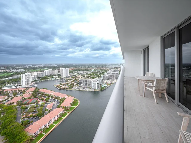 4010 S Ocean Dr # T3706, Hollywood FL 33019