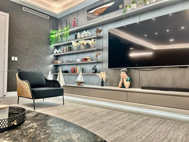 2301 Collins, Miami Beach FL 33139