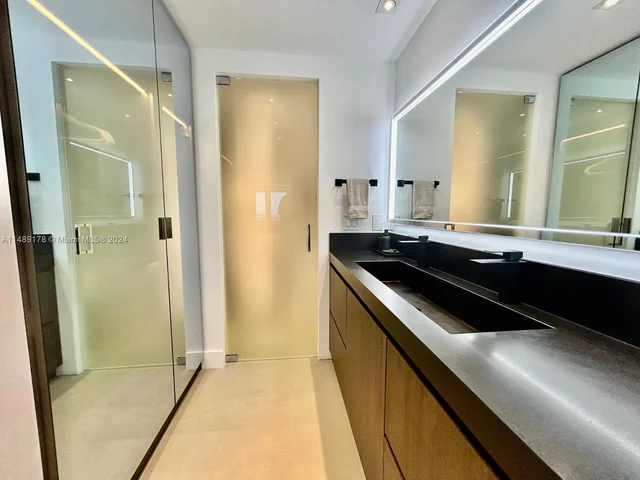 2301 Collins, Miami Beach FL 33139