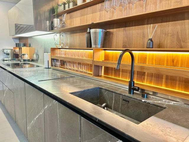 2301 Collins, Miami Beach FL 33139