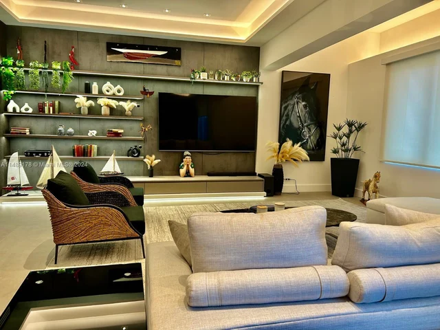 2301 Collins, Miami Beach FL 33139