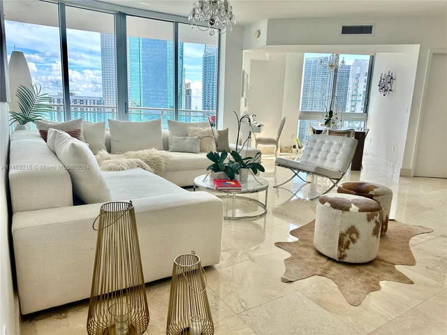 350 S Miami Ave # 3501, Miami FL 33130