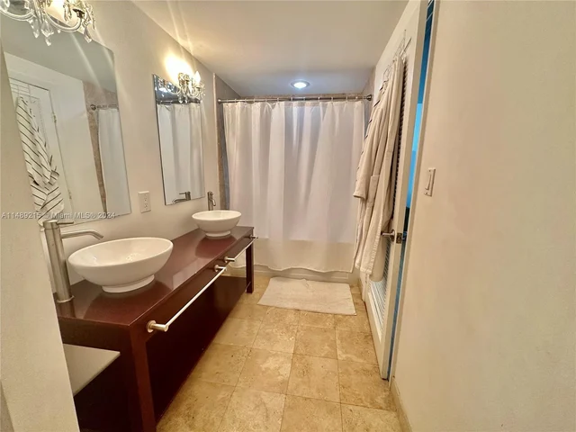 350 S Miami Ave # 3501, Miami FL 33130