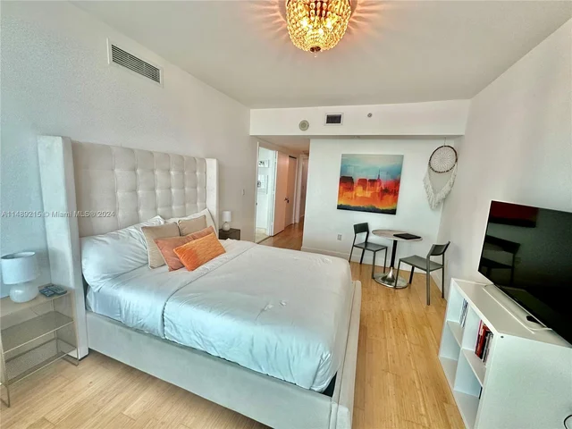 350 S Miami Ave # 3501, Miami FL 33130