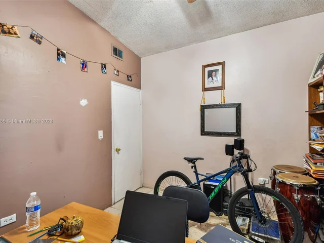 160 NW 122nd St, North Miami FL 33168