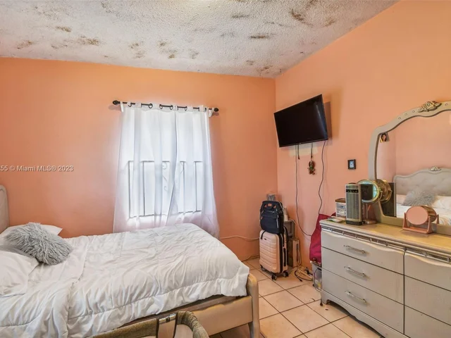 160 NW 122nd St, North Miami FL 33168