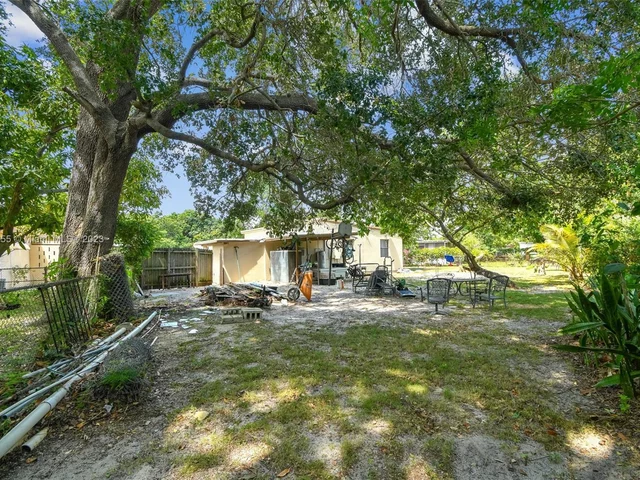 160 NW 122nd St, North Miami FL 33168