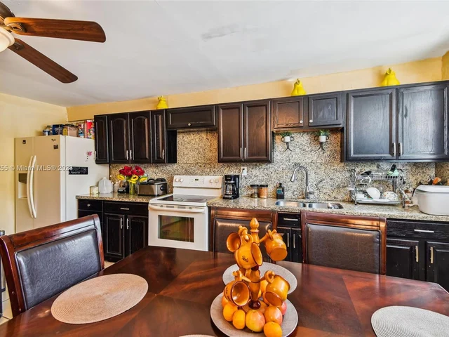 160 NW 122nd St, North Miami FL 33168