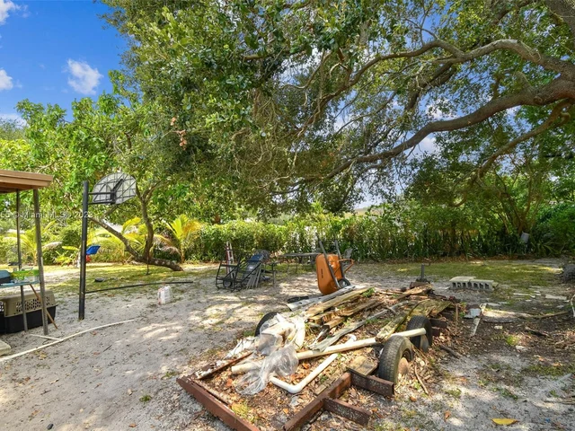 160 NW 122nd St, North Miami FL 33168