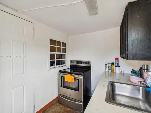 160 NW 122nd St, North Miami FL 33168