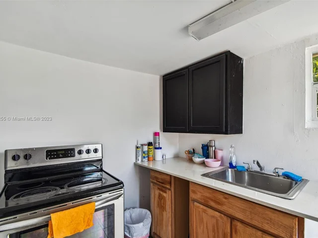 160 NW 122nd St, North Miami FL 33168