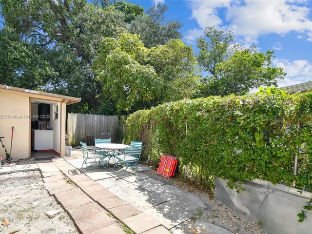 160 NW 122nd St, North Miami FL 33168