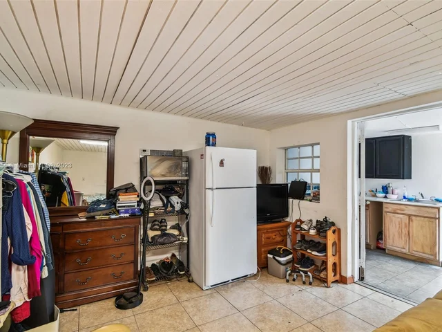 160 NW 122nd St, North Miami FL 33168