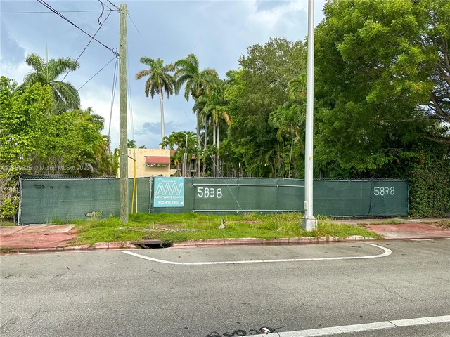 5838 Alton Rd, Miami Beach FL 33140