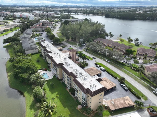 4100 Crystal Lake Dr # 109, Deerfield Beach FL 33064