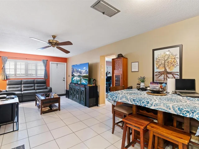 4100 Crystal Lake Dr # 109, Deerfield Beach FL 33064