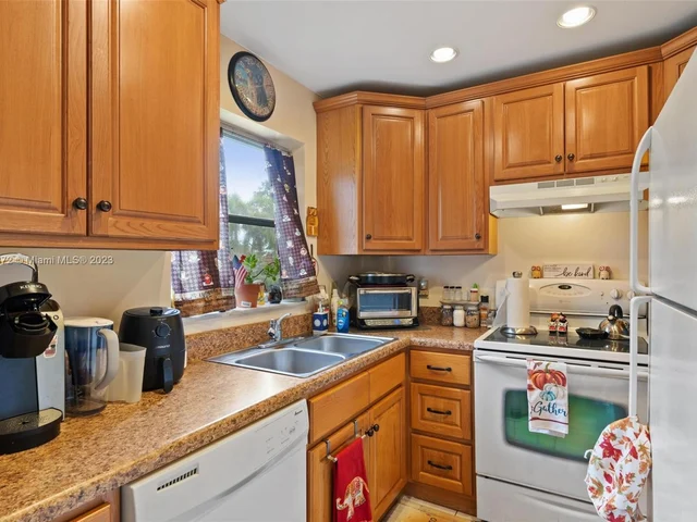 4100 Crystal Lake Dr # 109, Deerfield Beach FL 33064