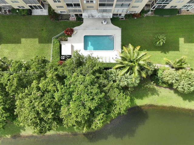 4100 Crystal Lake Dr # 109, Deerfield Beach FL 33064