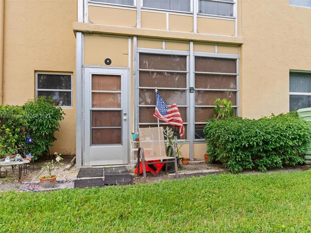 4100 Crystal Lake Dr # 109, Deerfield Beach FL 33064