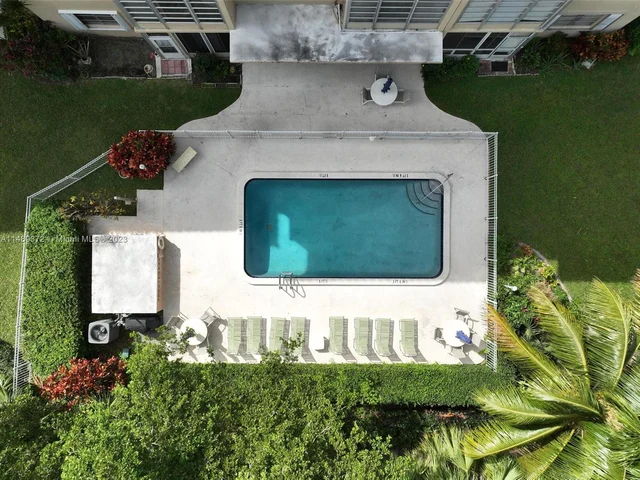 4100 Crystal Lake Dr # 109, Deerfield Beach FL 33064