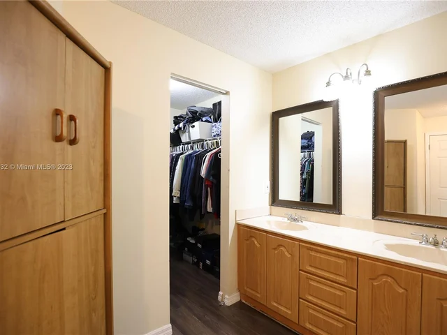 9315 SW 172nd Ter, Palmetto Bay FL 33157