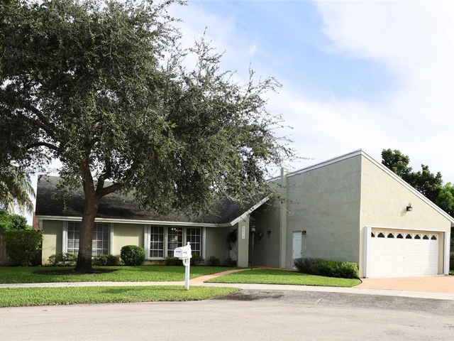 9315 SW 172nd Ter, Palmetto Bay FL 33157