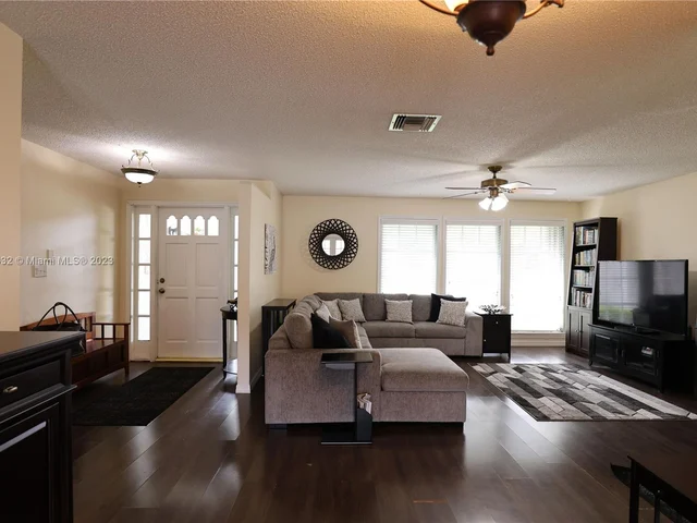 9315 SW 172nd Ter, Palmetto Bay FL 33157