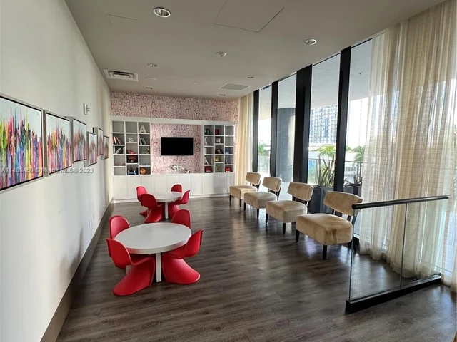 5252 NW 85th Ave # 2105, Doral FL 33166