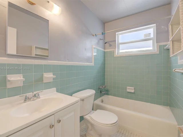 357 SW 1st Ter, Deerfield Beach FL 33441