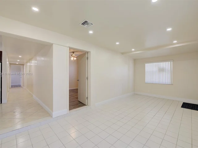 357 SW 1st Ter, Deerfield Beach FL 33441