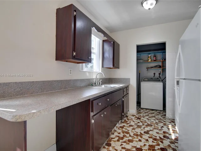 357 SW 1st Ter, Deerfield Beach FL 33441