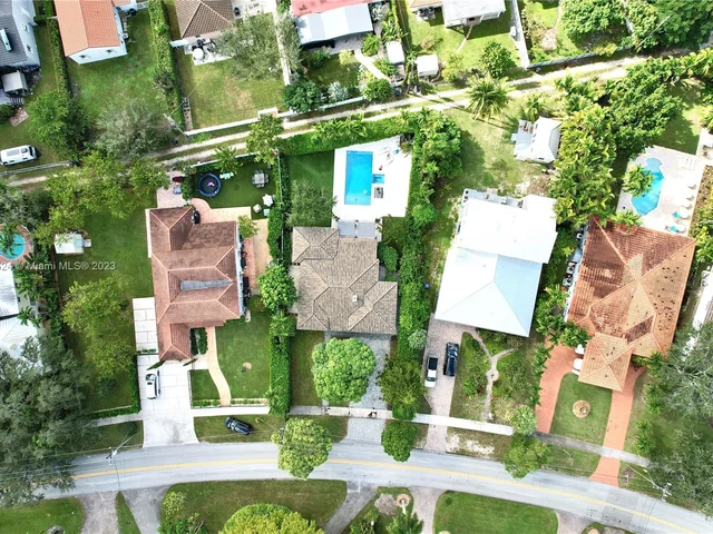 537 Hunting Lodge Dr # 1, Miami Springs FL 33166