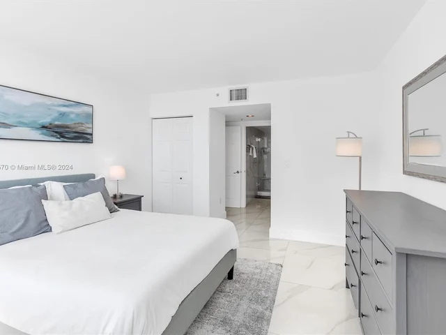 1155 Brickell Bay Dr # 903, Miami FL 33131