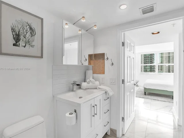 1155 Brickell Bay Dr # 903, Miami FL 33131