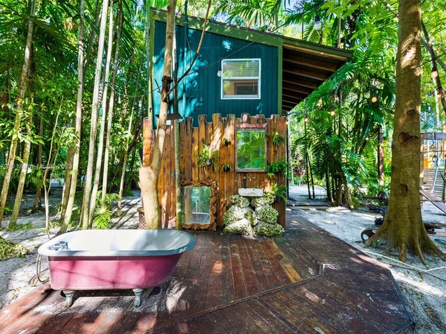 14560 NE 3rd Ct, Miami FL 33161