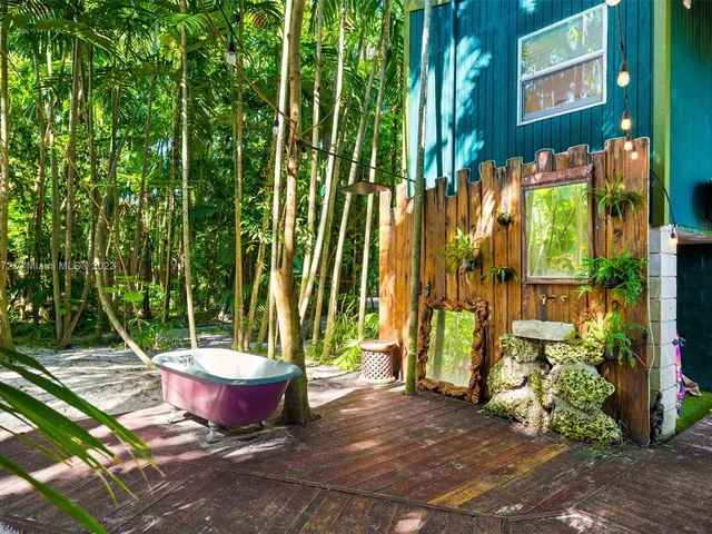 14560 NE 3rd Ct, Miami FL 33161