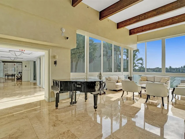 20281 E Country Club Dr # 207, Aventura FL 33180