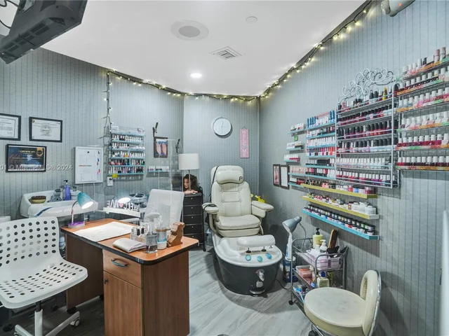 20281 E Country Club Dr # 207, Aventura FL 33180