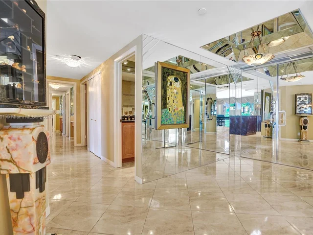 20281 E Country Club Dr # 207, Aventura FL 33180