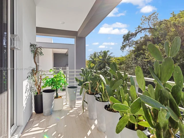 2871 SW 33RD CT #2, Miami FL 33133