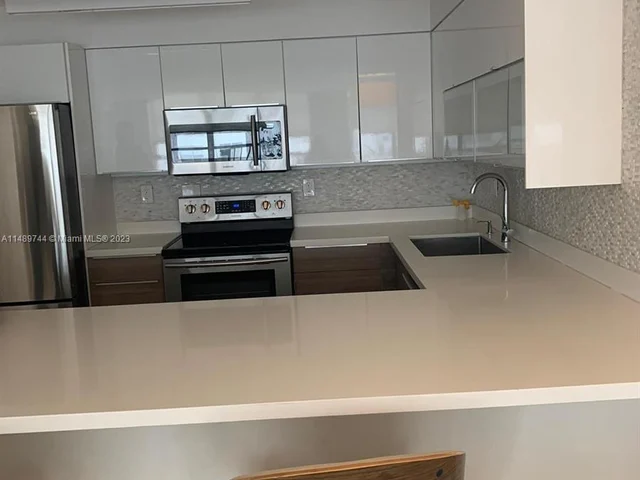 2780 NE 183rd St # 704, Aventura FL 33160