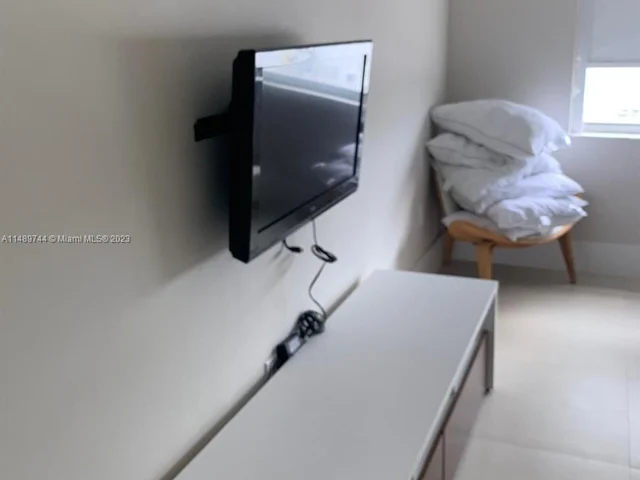 2780 NE 183rd St # 704, Aventura FL 33160