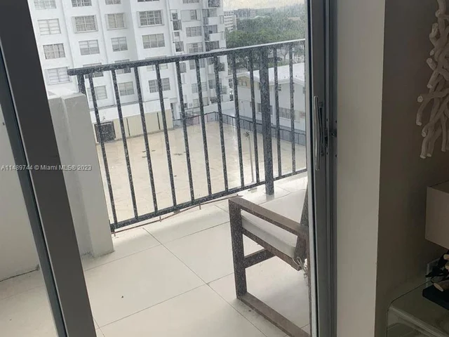 2780 NE 183rd St # 704, Aventura FL 33160