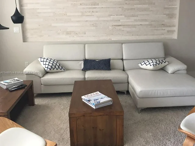 2780 NE 183rd St # 704, Aventura FL 33160