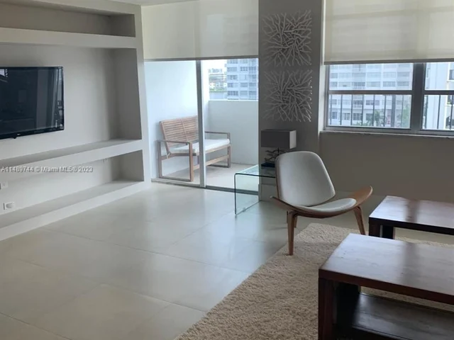 2780 NE 183rd St # 704, Aventura FL 33160