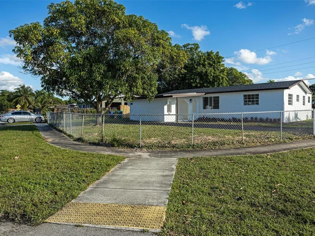 4840 NW 13th St, Lauderhill FL 33313