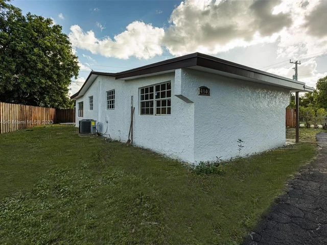 4840 NW 13th St, Lauderhill FL 33313