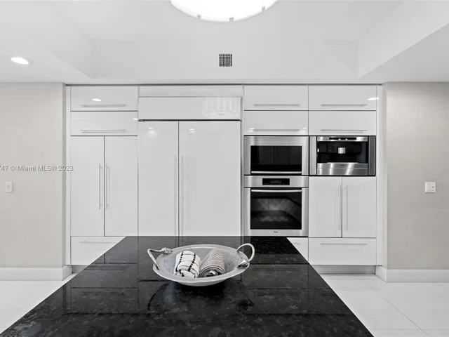 2711 S Ocean Dr # 2004, Hollywood FL 33019