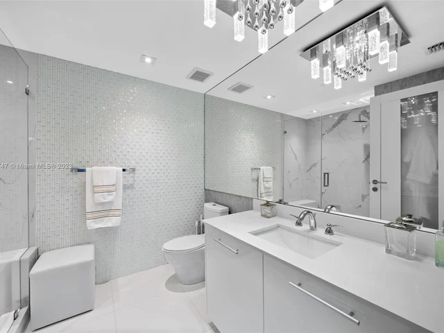 2711 S Ocean Dr # 2004, Hollywood FL 33019